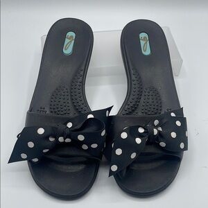 OKAL/OKA B Black Polka Dot Women's rubber Sandals, size M (7-8)